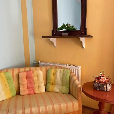 Guest House Misha Petrevene Luaran gambar