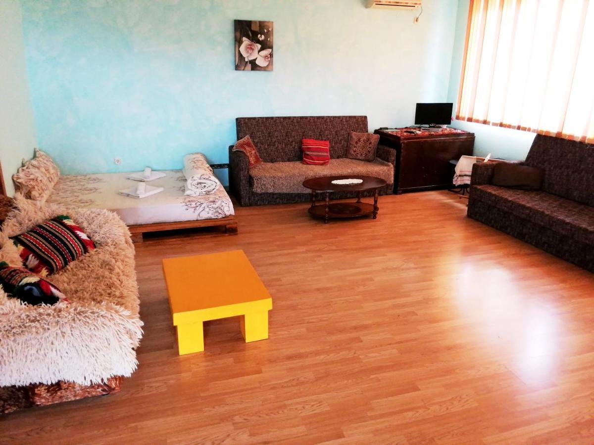 Guest House Misha Petrevene Luaran gambar