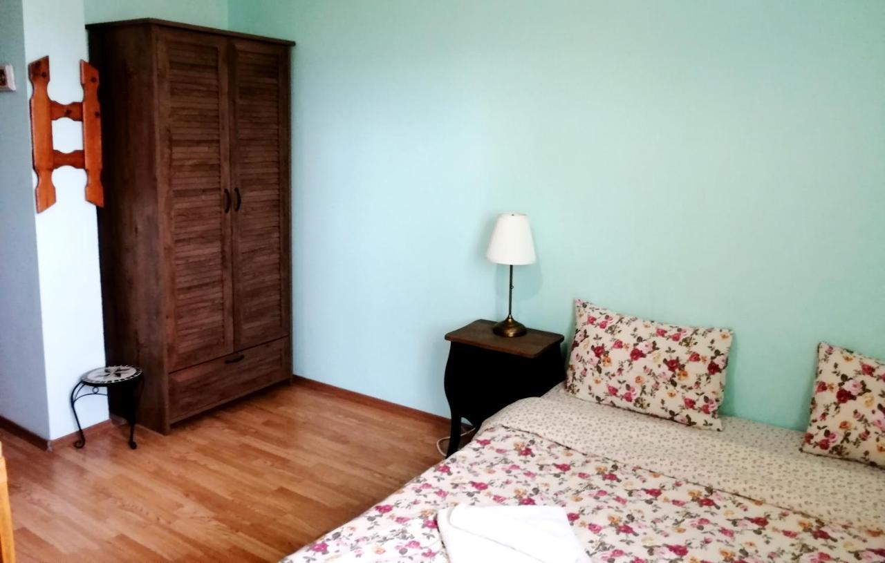 Guest House Misha Petrevene Luaran gambar