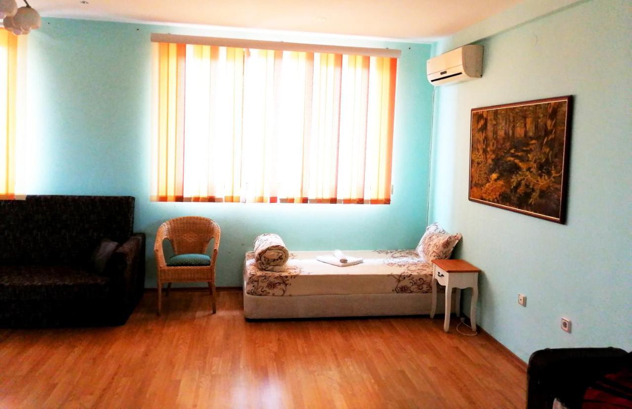 Guest House Misha Petrevene Luaran gambar