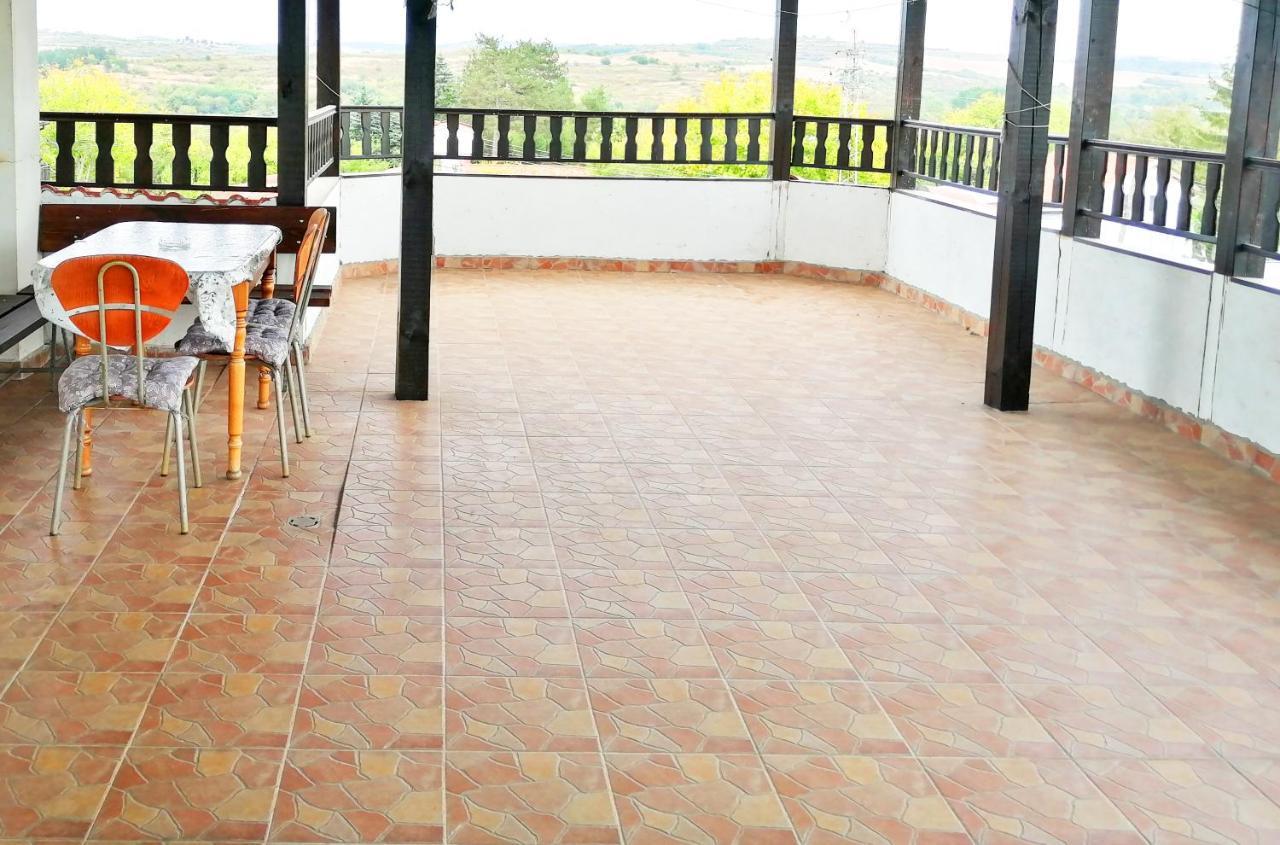 Guest House Misha Petrevene Luaran gambar
