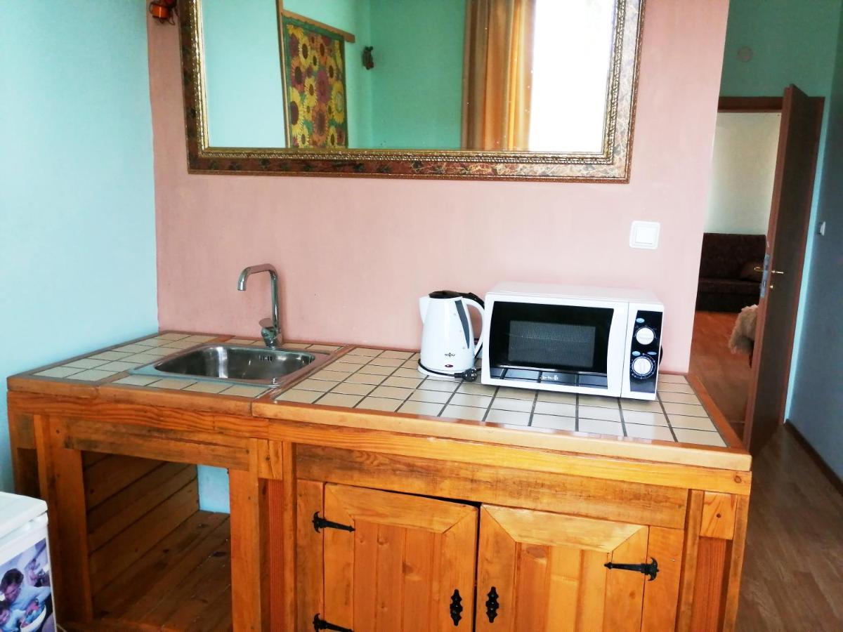 Guest House Misha Petrevene Luaran gambar