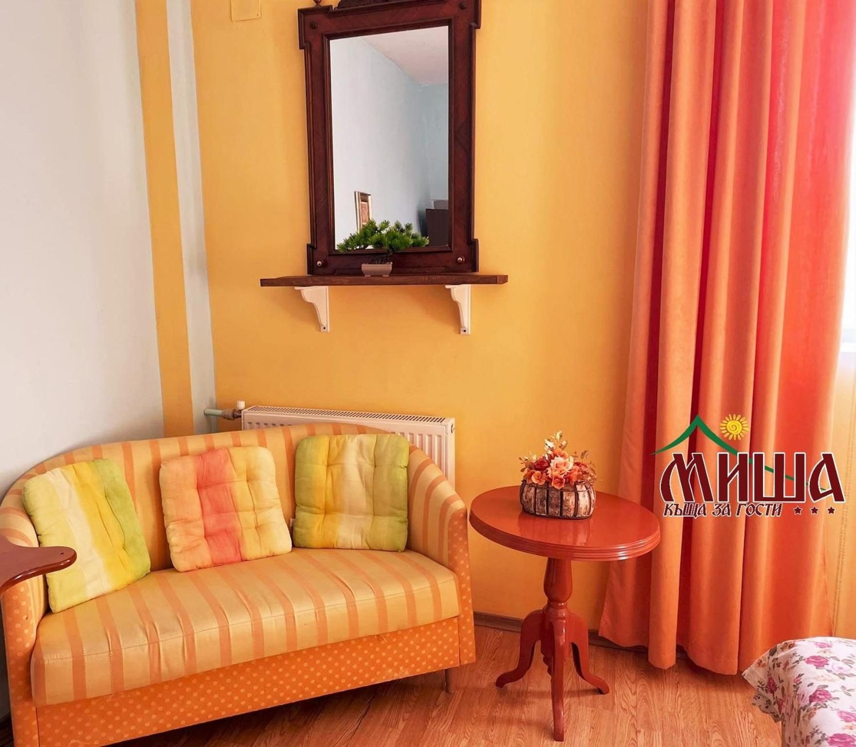 Guest House Misha Petrevene Luaran gambar