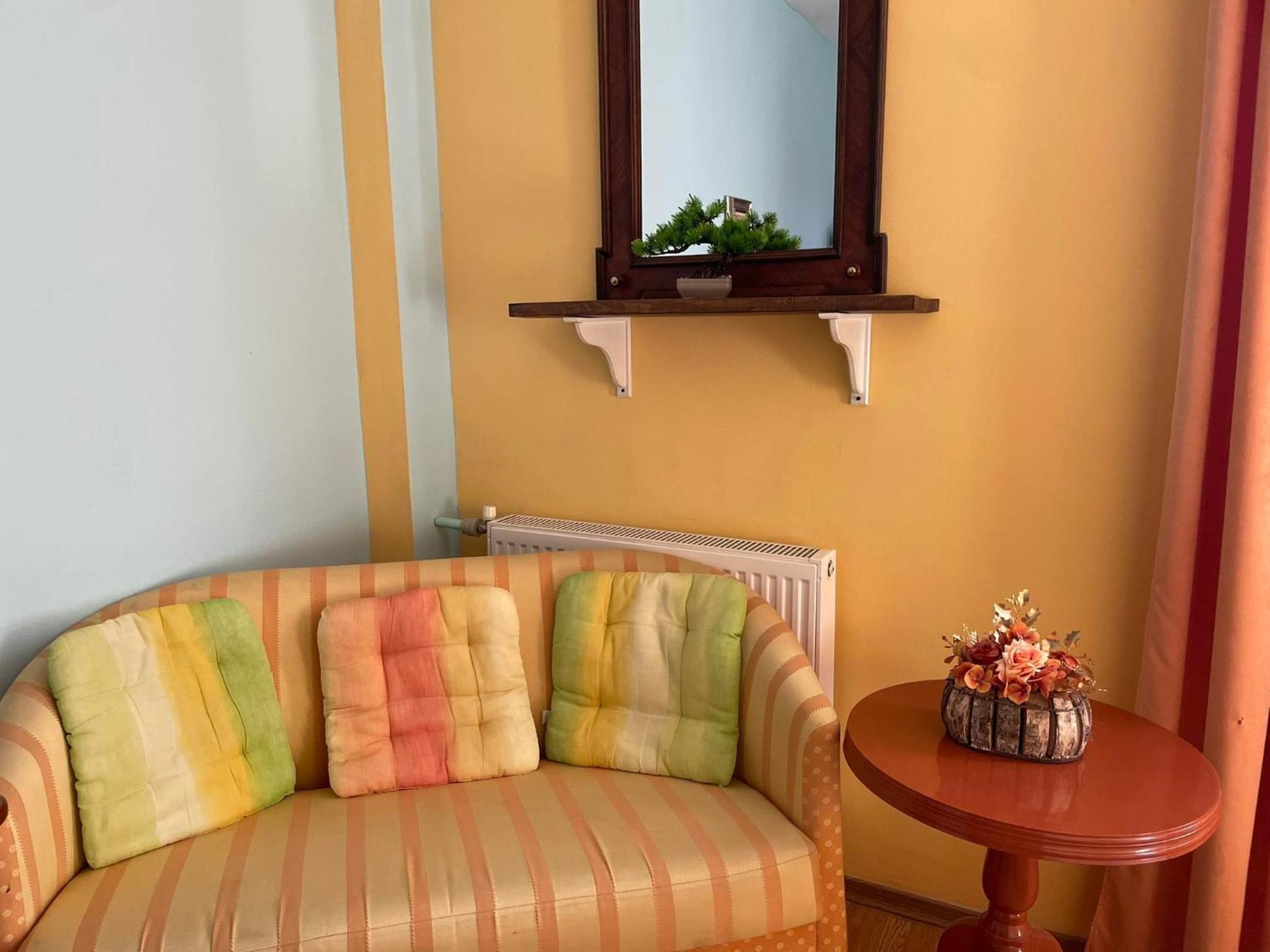 Guest House Misha Petrevene Luaran gambar