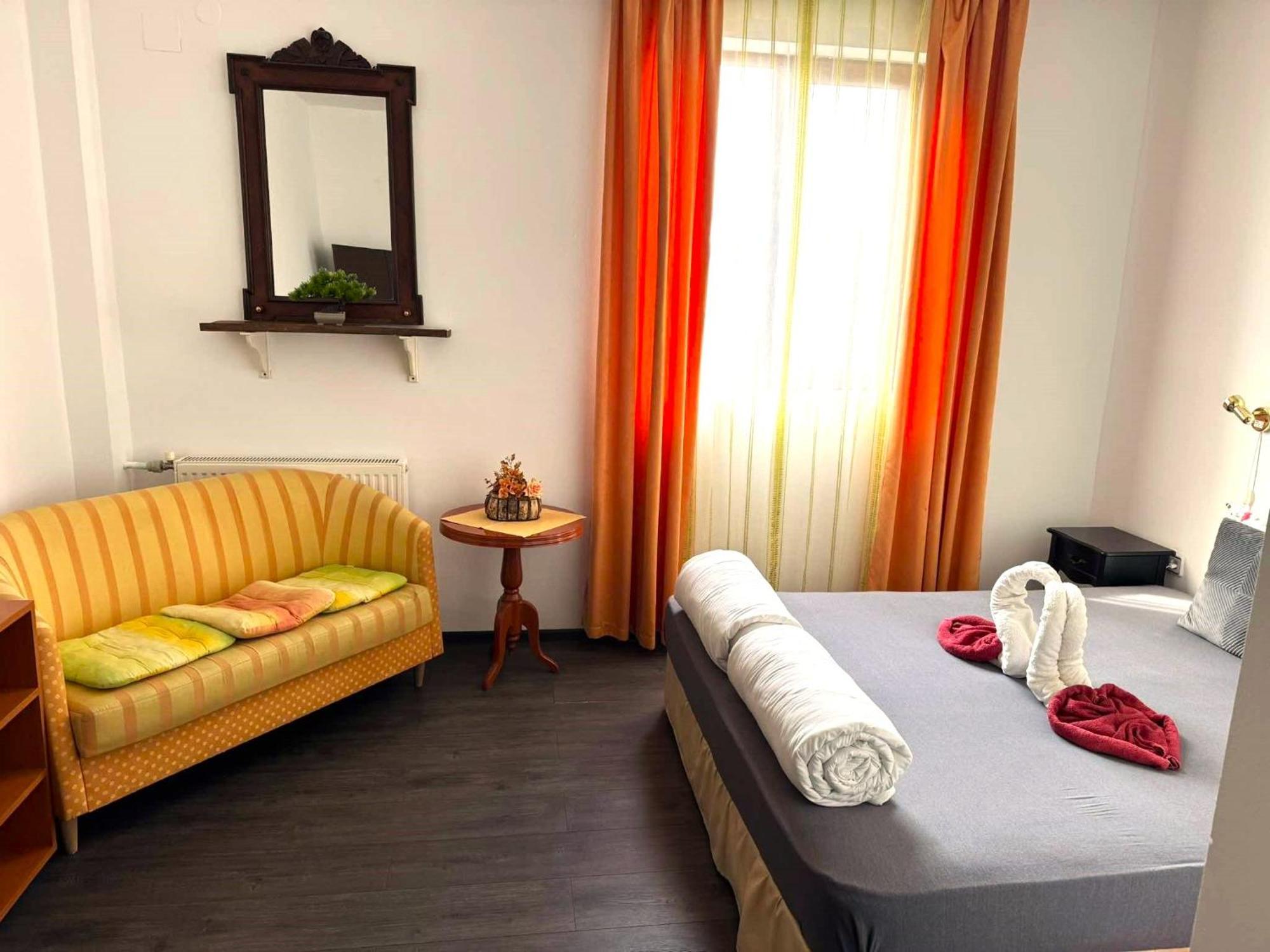 Guest House Misha Petrevene Luaran gambar