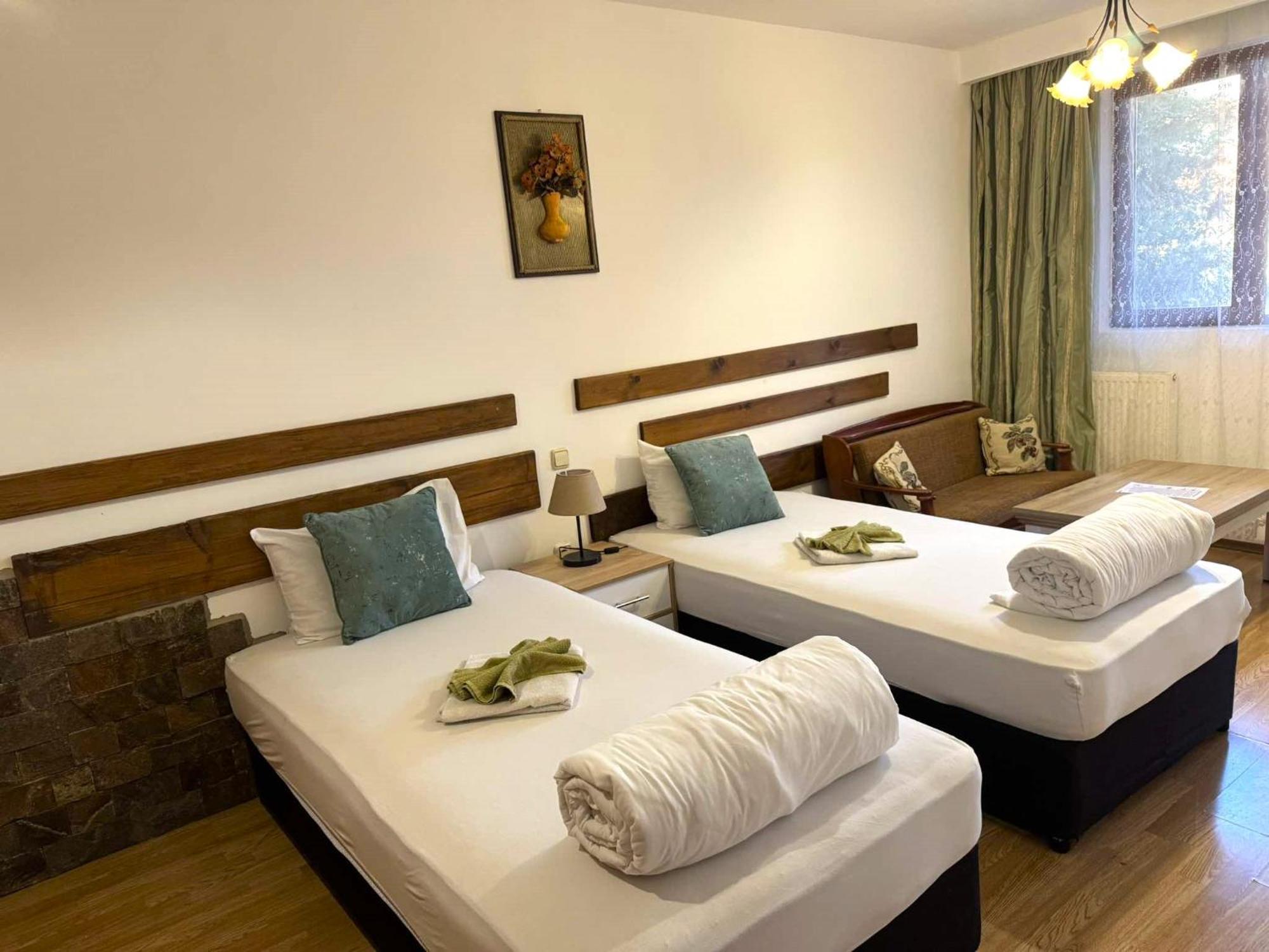 Guest House Misha Petrevene Luaran gambar