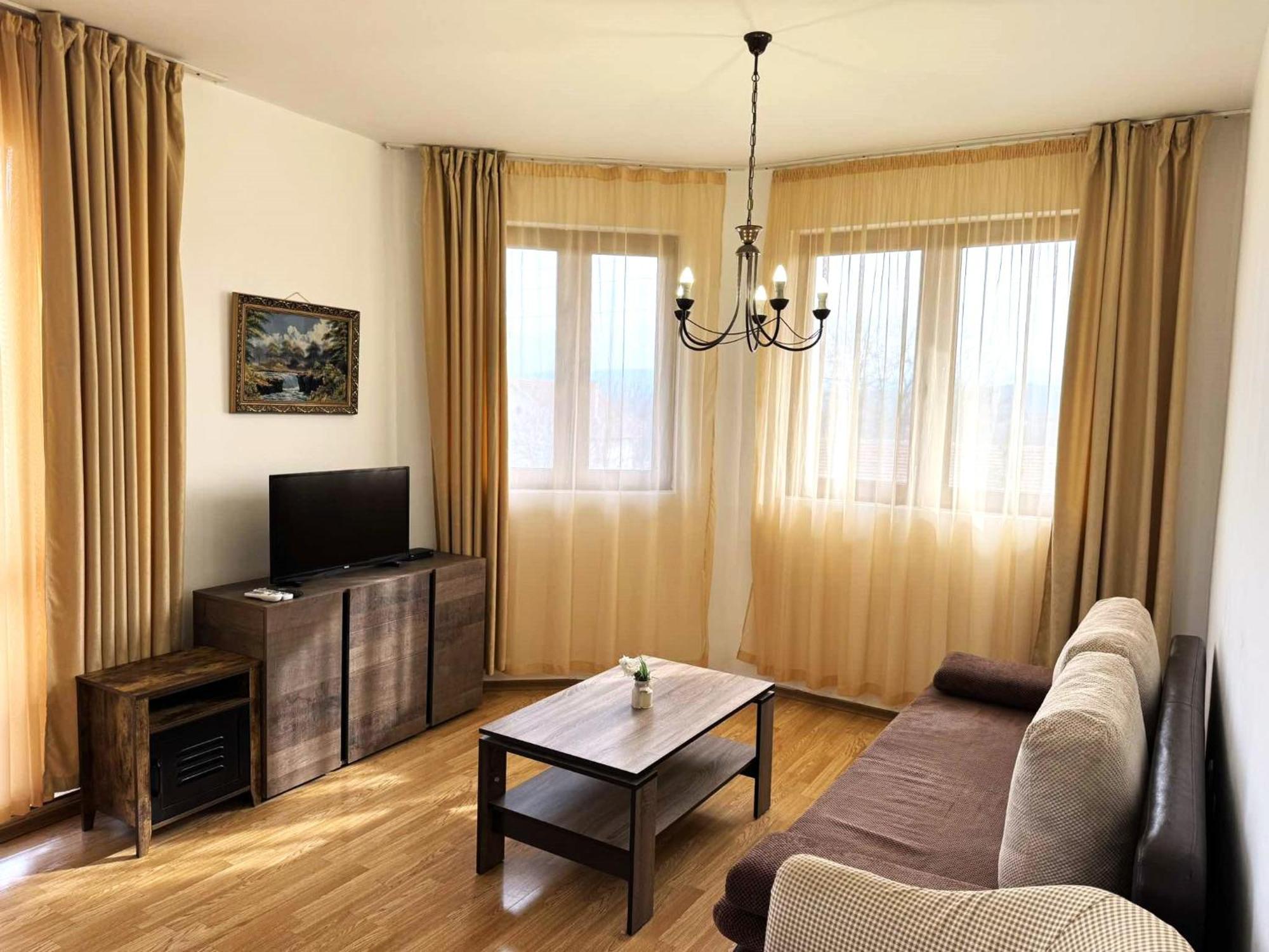 Guest House Misha Petrevene Luaran gambar