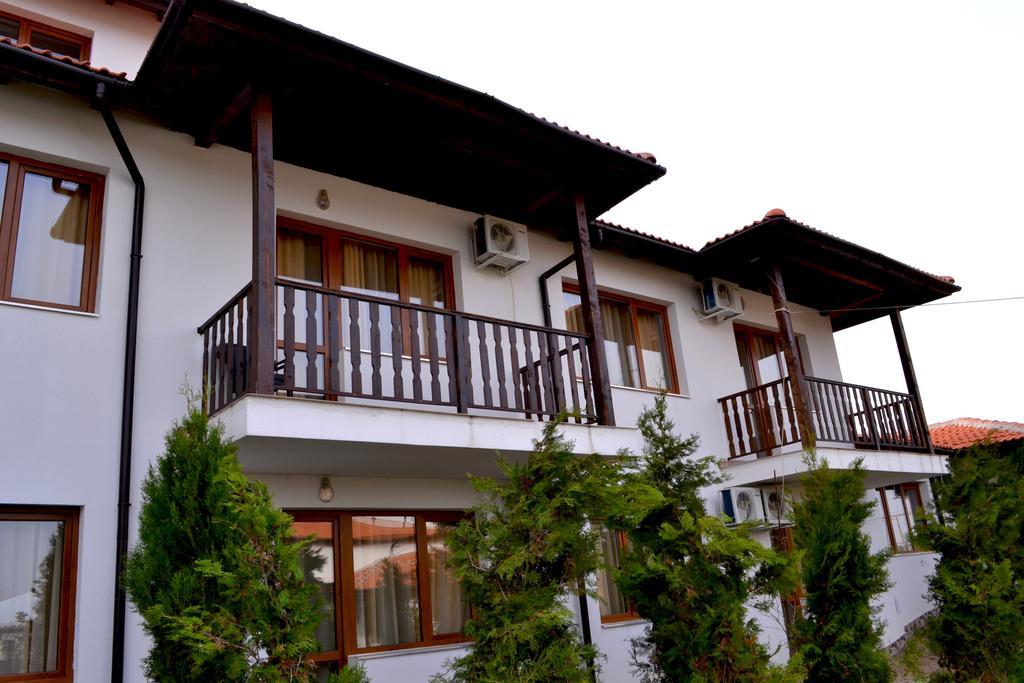 Guest House Misha Petrevene Luaran gambar