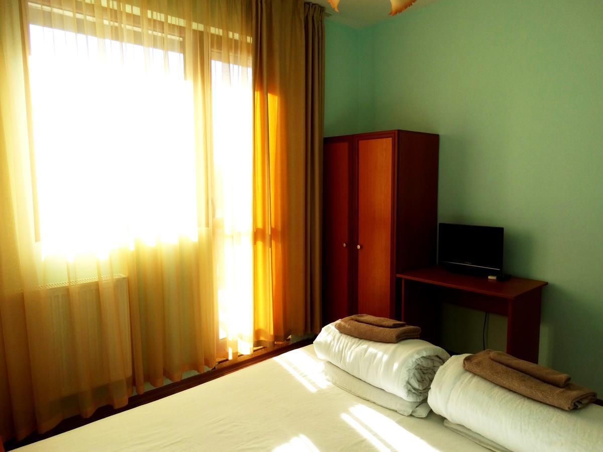 Guest House Misha Petrevene Luaran gambar