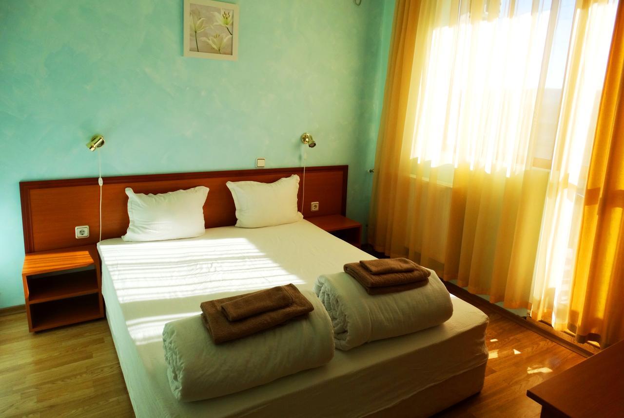 Guest House Misha Petrevene Luaran gambar
