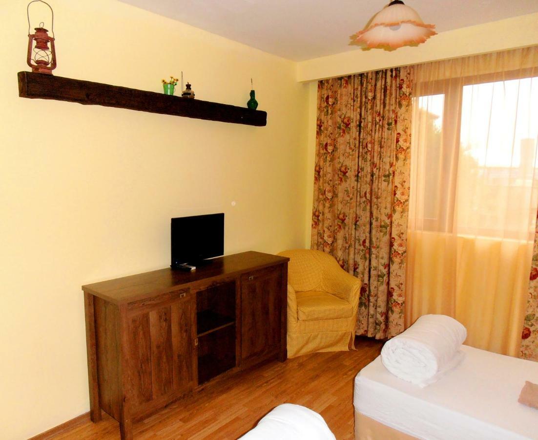 Guest House Misha Petrevene Luaran gambar