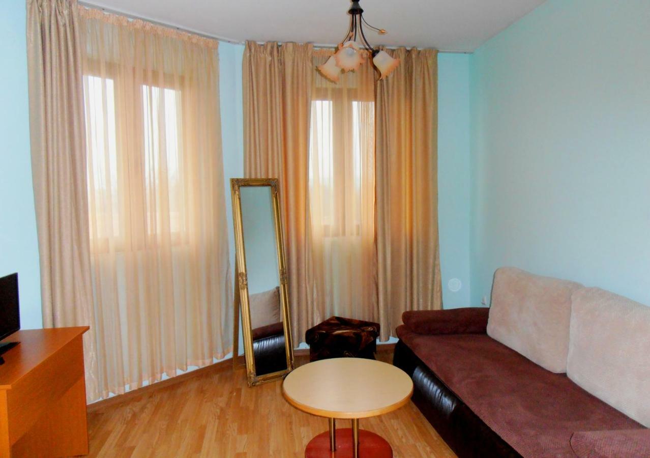 Guest House Misha Petrevene Luaran gambar