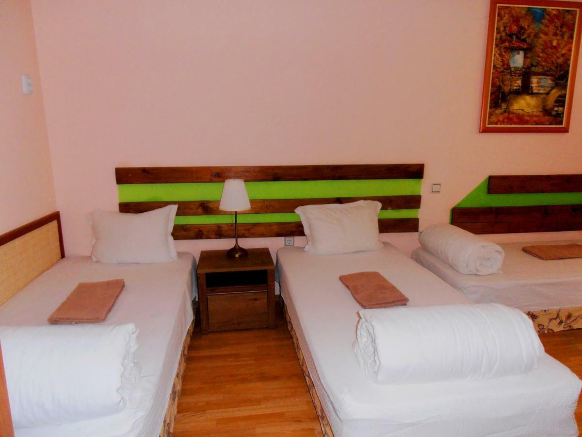 Guest House Misha Petrevene Luaran gambar