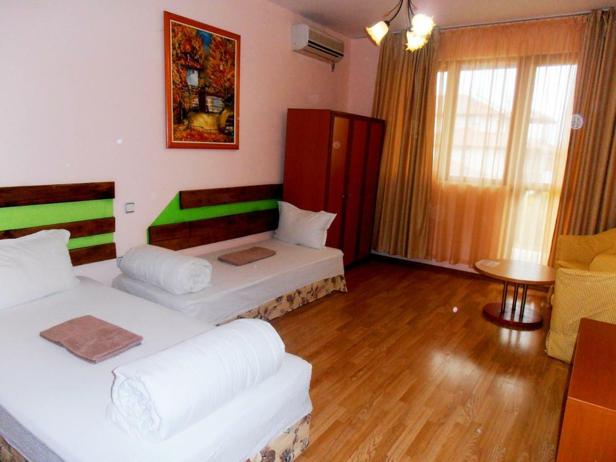Guest House Misha Petrevene Luaran gambar