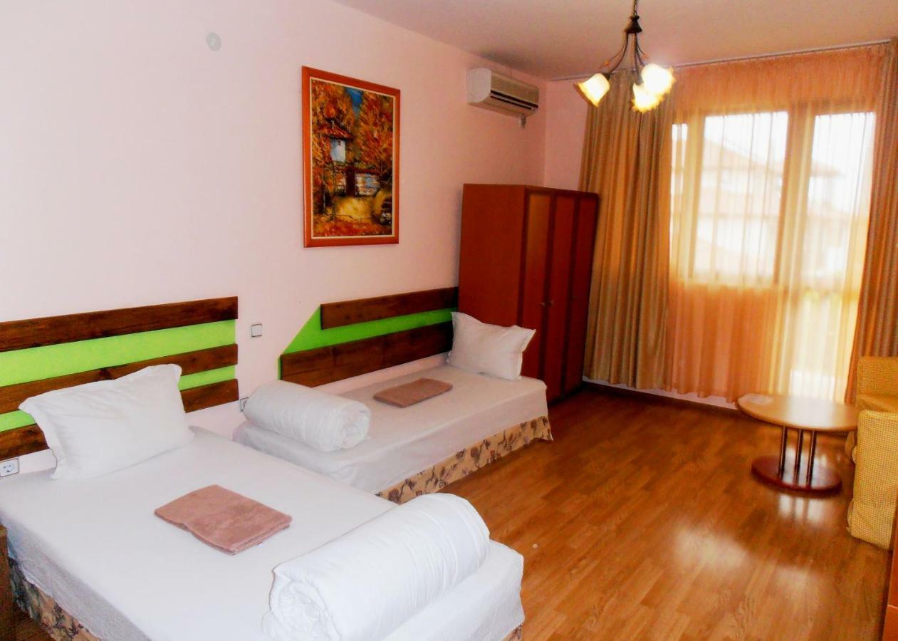 Guest House Misha Petrevene Luaran gambar