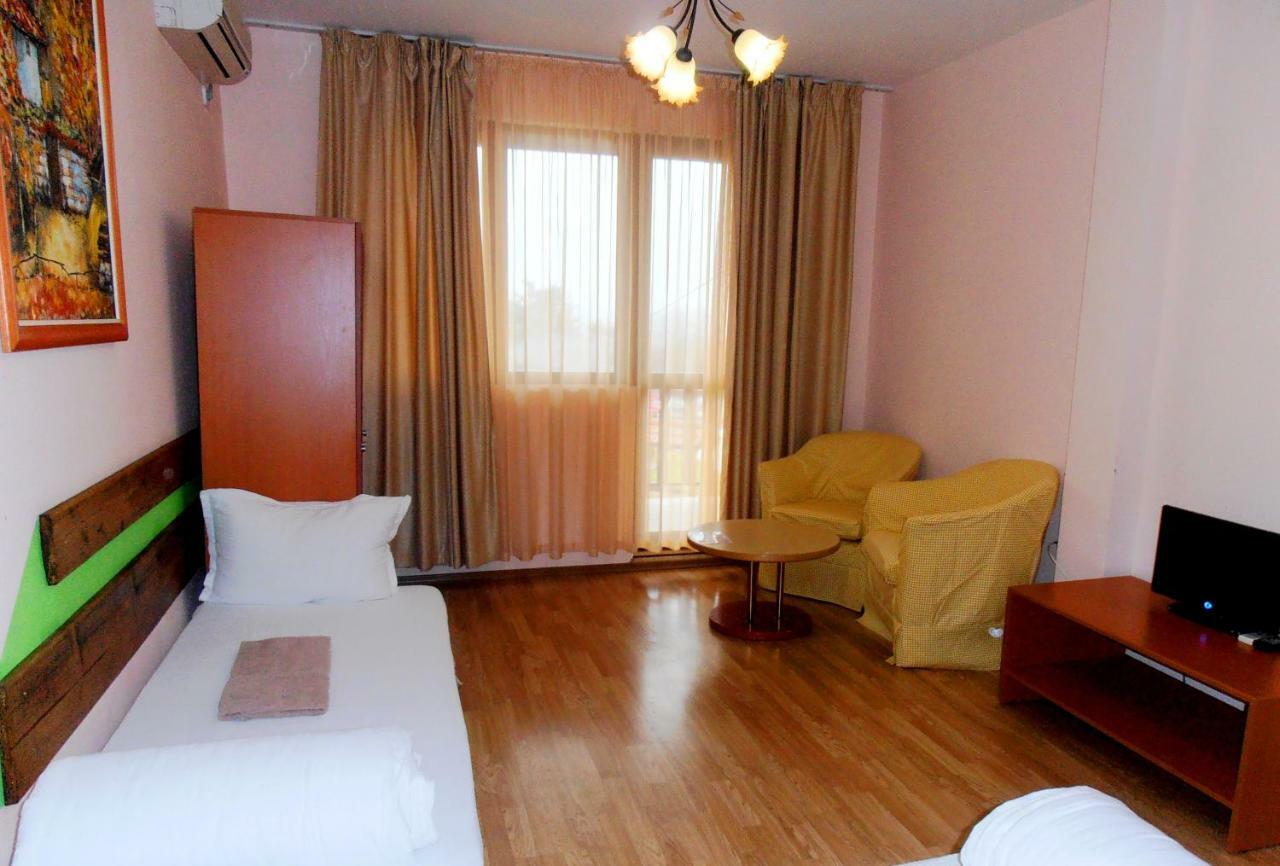 Guest House Misha Petrevene Luaran gambar