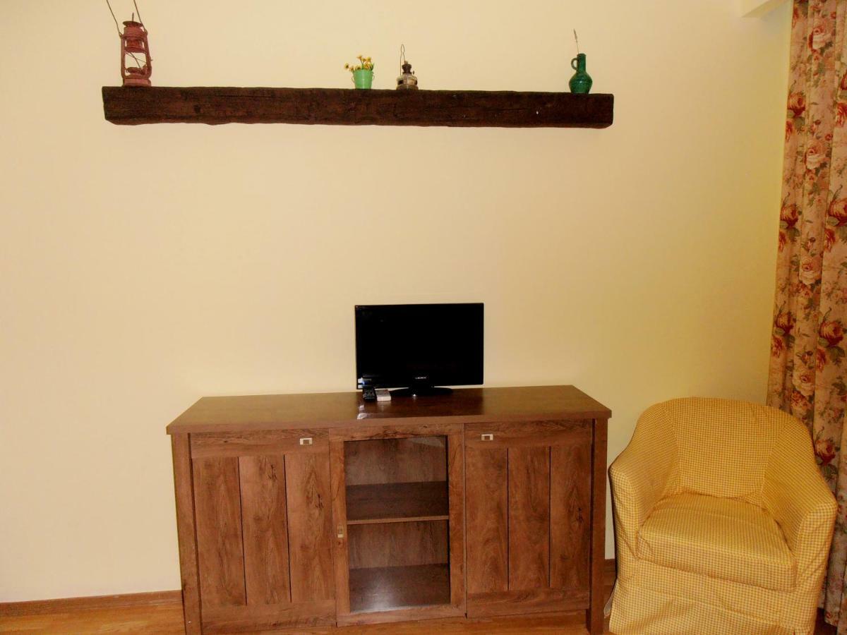 Guest House Misha Petrevene Luaran gambar