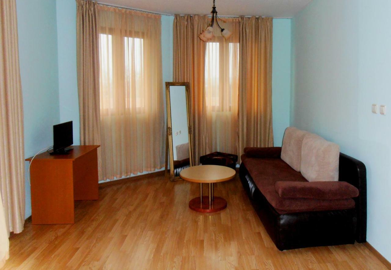 Guest House Misha Petrevene Luaran gambar