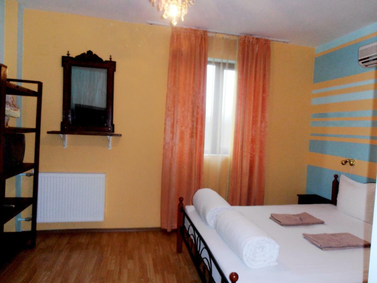 Guest House Misha Petrevene Luaran gambar