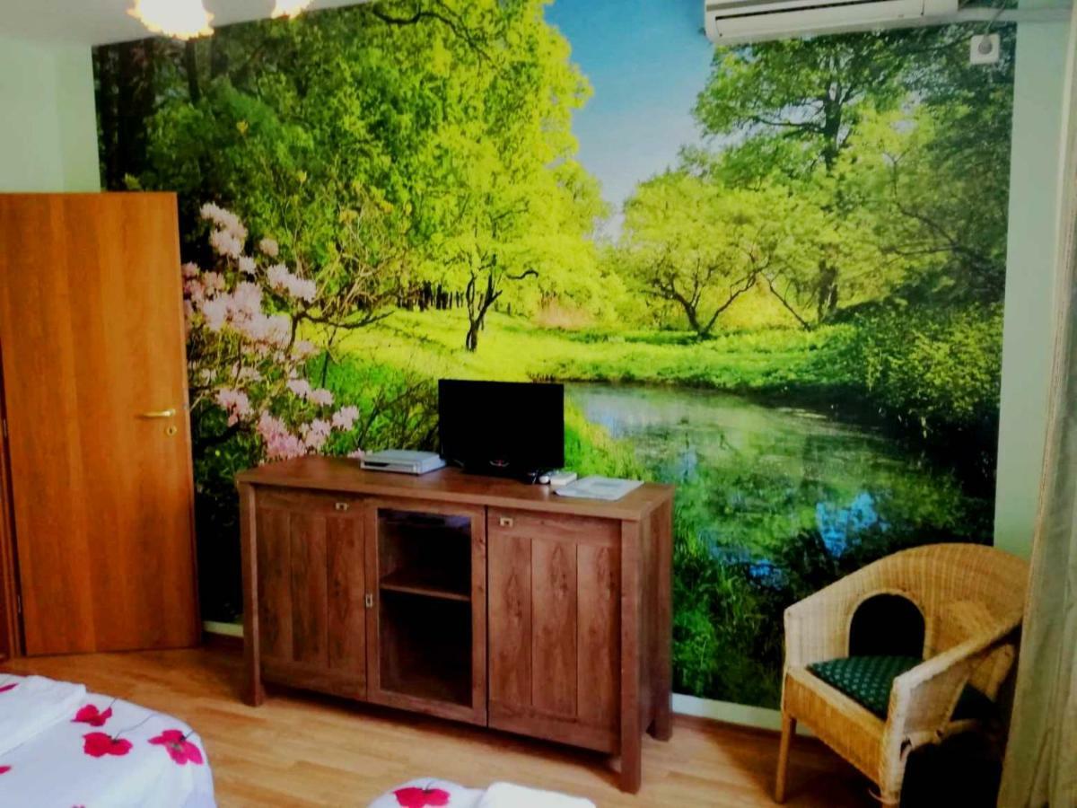 Guest House Misha Petrevene Luaran gambar
