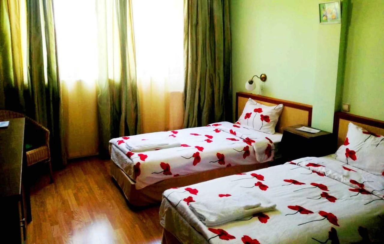 Guest House Misha Petrevene Luaran gambar