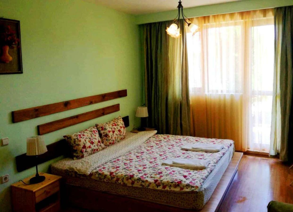 Guest House Misha Petrevene Luaran gambar