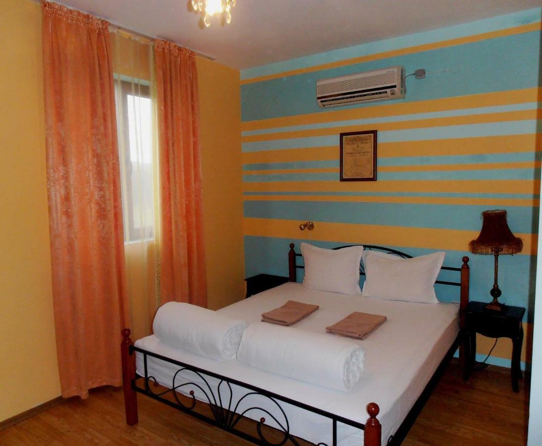 Guest House Misha Petrevene Luaran gambar