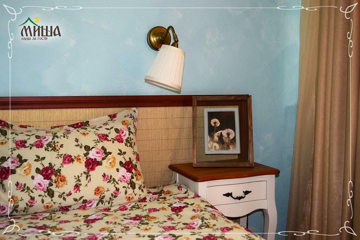 Guest House Misha Petrevene Luaran gambar