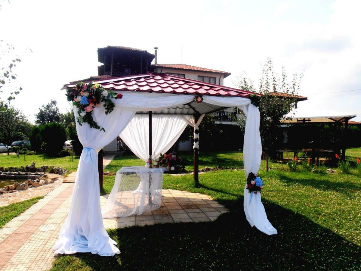 Guest House Misha Petrevene Luaran gambar