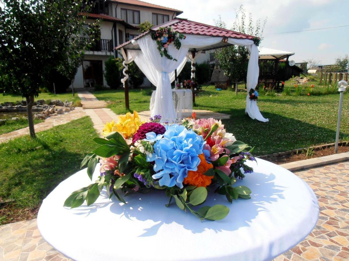Guest House Misha Petrevene Luaran gambar